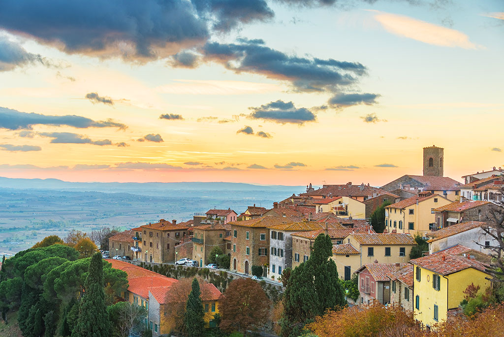 The Prettiest Small Towns In Tuscany Tuscany Now More   Cortona Landscape 